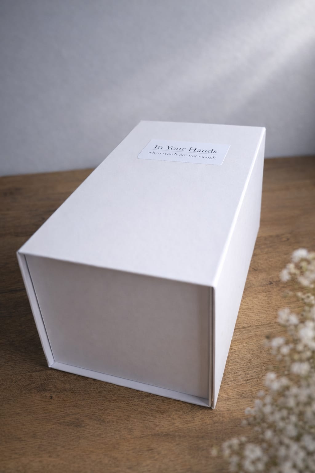 In Your Hands – Symbolische Handgemaakte Sojakaars als Betekenisvol Cadeau