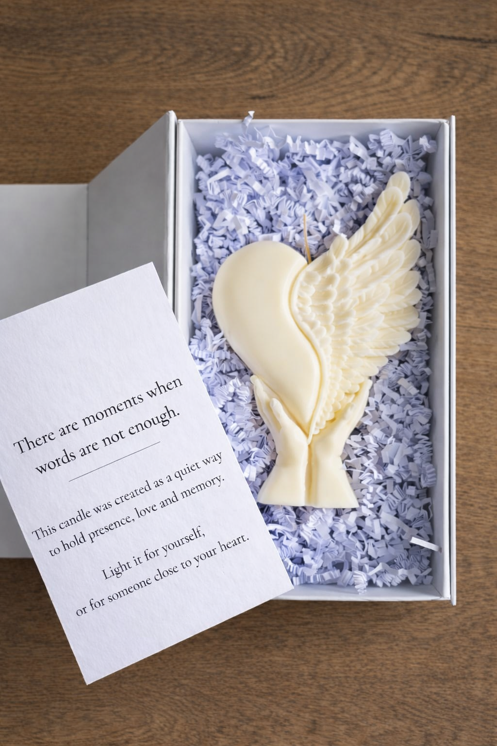 In Your Hands – Symbolische Handgemaakte Sojakaars als Betekenisvol Cadeau