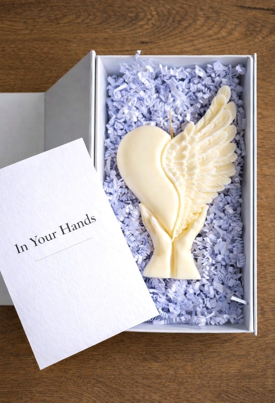 In Your Hands – Symbolische Handgemaakte Sojakaars als Betekenisvol Cadeau